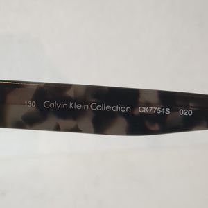 244. Damensonnenbrille von Calvin Klein mit Etui