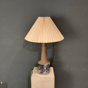 Tischlampe mit Keramik Fuß +