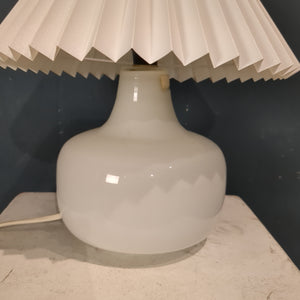 Tischlampe mit Glas Fuß Dansk Design+