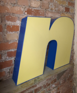 nnn Leuchtbuchstabe  /