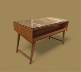 Schreibtisch mit Glasplatte  /