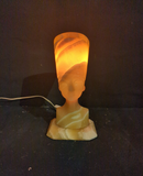 Lampe in Büsten Form der Nofretete aus Onyx   /