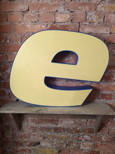 eee Leuchtbuchstabe  /