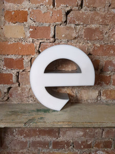 eee Leuchtbuchstabe  /