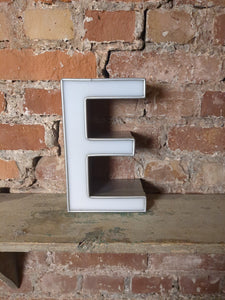 EEE Leuchtbuchstabe  /