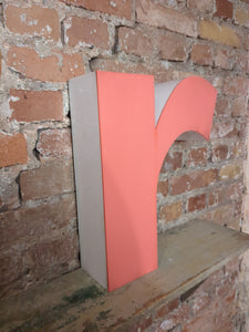 rrr Leuchtbuchstabe  /