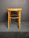 Hocker Holz Thonet mit Sitzfläche aus Wiener Geflecht   /