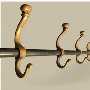 Garderobe aus Messing
