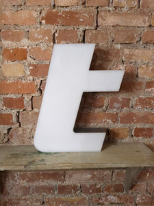 ttt Leuchtbuchstabe  /