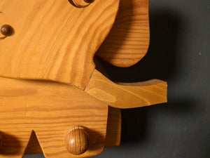 Garderobe aus Holz  /