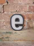 eee Leuchtbuchstabe  /