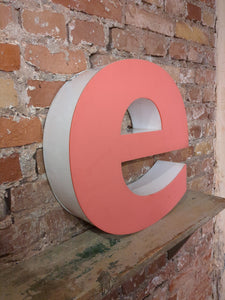 eee Leuchtbuchstabe  /