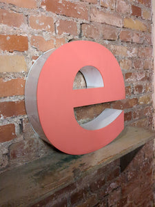 eee Leuchtbuchstabe  /