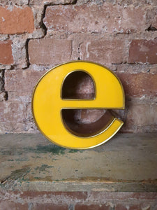 eee Leuchtbuchstabe  /