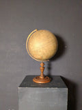 Globus mit Holzfuss  /