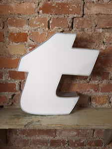 ttt Leuchtbuchstabe  /