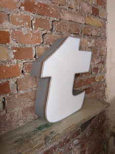 ttt Leuchtbuchstabe  /