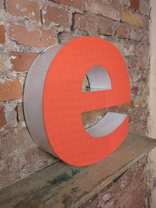 eee Leuchtbuchstabe /