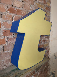 ttt Leuchtbuchstabe  /