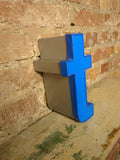 ttt Leuchtbuchstabe  /