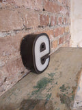 eee Leuchtbuchstabe  /