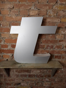 ttt Leuchtbuchstabe  /