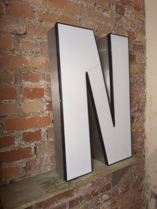 NNN Leuchtbuchstabe  /
