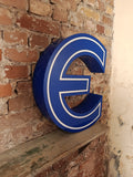 EEE Leuchtbuchstabe oder Eurozeichen