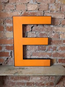 EEE Leuchtbuchstabe  /