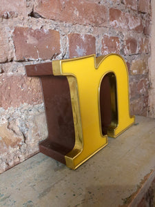 nnn Leuchtbuchstabe  /