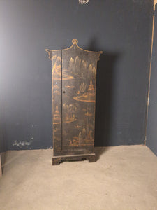 Eck Schrank mit asiatischer Bemalung  /