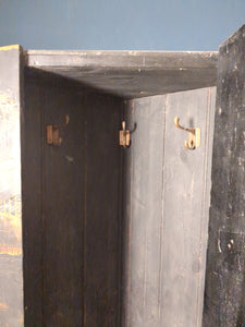 Eck Schrank mit asiatischer Bemalung  /
