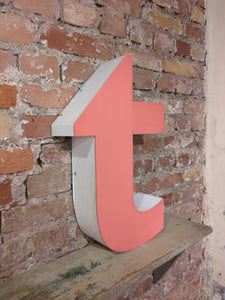 ttt Leuchtbuchstabe  /