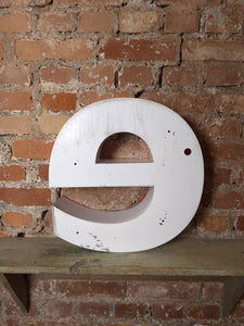 eee Leuchtbuchstabe  /