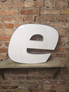 eee Leuchtbuchstabe  /