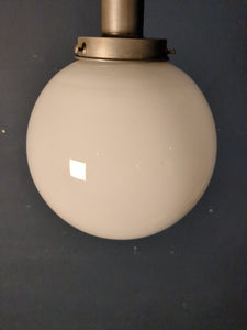 Deckenlampe Kugelform weiß 30er Jahre  /