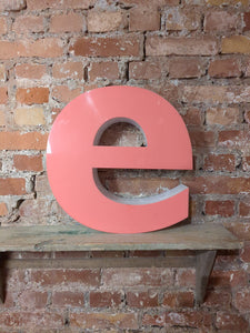 eee Leuchtbuchstabe  /