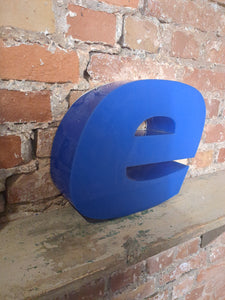 eee Leuchtbuchstabe  /
