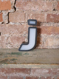 jjj Leuchtbuchstabe  /