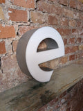 eee Leuchtbuchstabe  /
