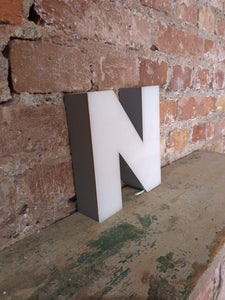 NNN Leuchtbuchstabe  /