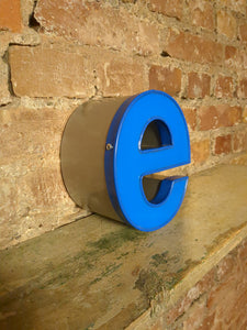 eee Leuchtbuchstabe  /