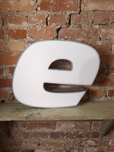 eee Leuchtbuchstabe  /