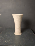 Vase Biskuitporzellan x