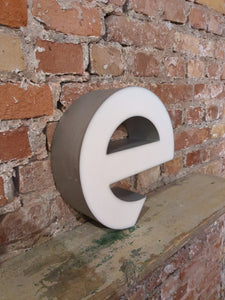 eee Leuchtbuchstabe  /