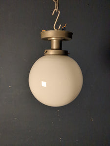Deckenlampe Kugelform weiß 30er Jahre  /