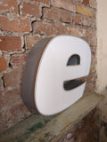 eee Leuchtbuchstabe  /