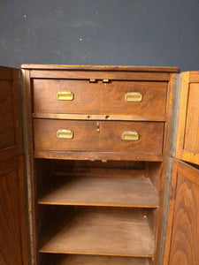 Hochschrank mit 4 Türen  /