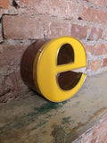eee Leuchtbuchstabe  /