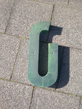 Schriftzug "JUNG"aus grünen Metallbuchstaben